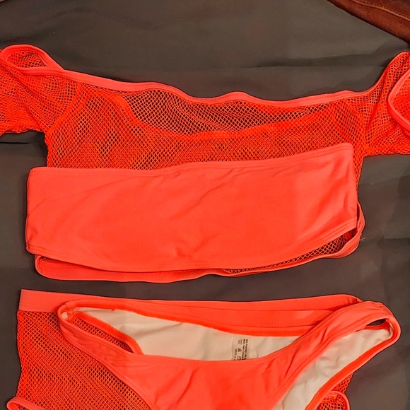 Bikini - Picture 2 of 2